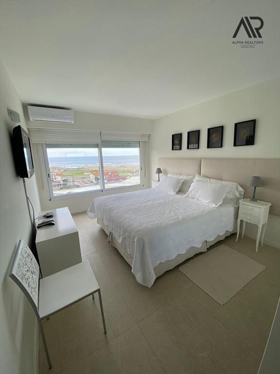 Apartamento en venta c/ cochera en Playa Mansa