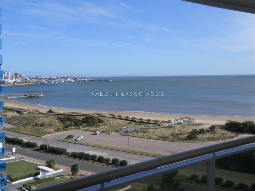 Apartamento en venta de 3 dormitorios en Coral Tower, Punta