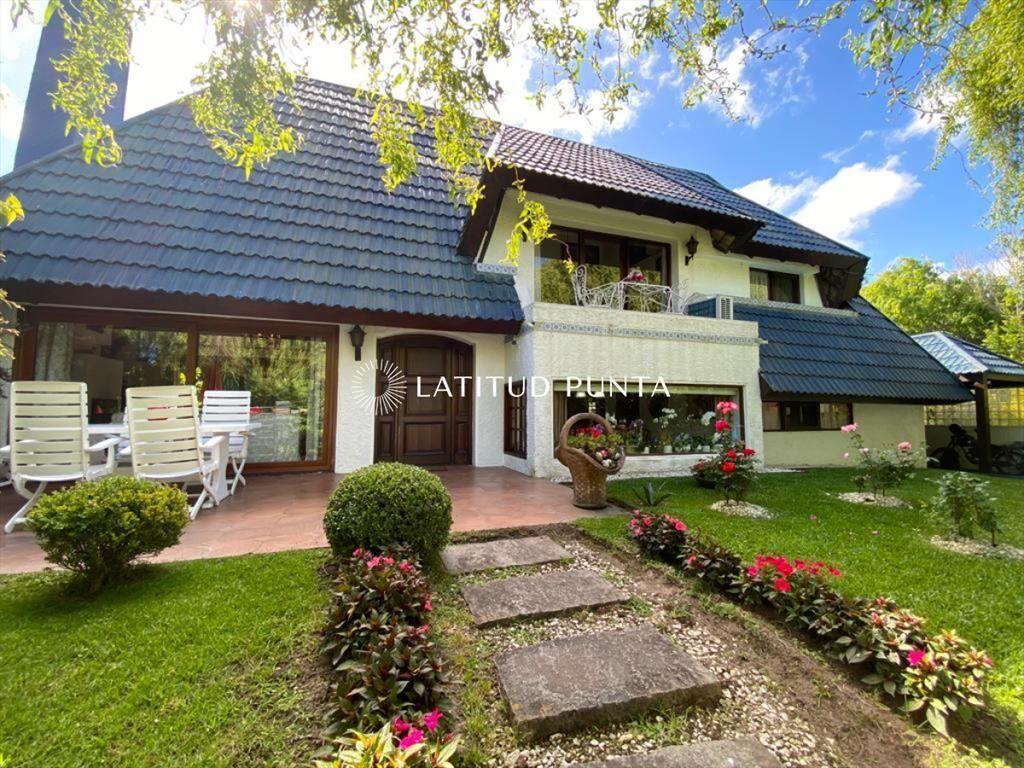 Casa en Pinares, 3 dormitorios más dependencia