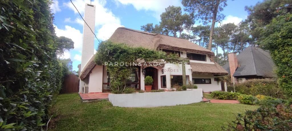 Oportunidad - Hermosa Casa en venta de 3 dormitorios en Pin