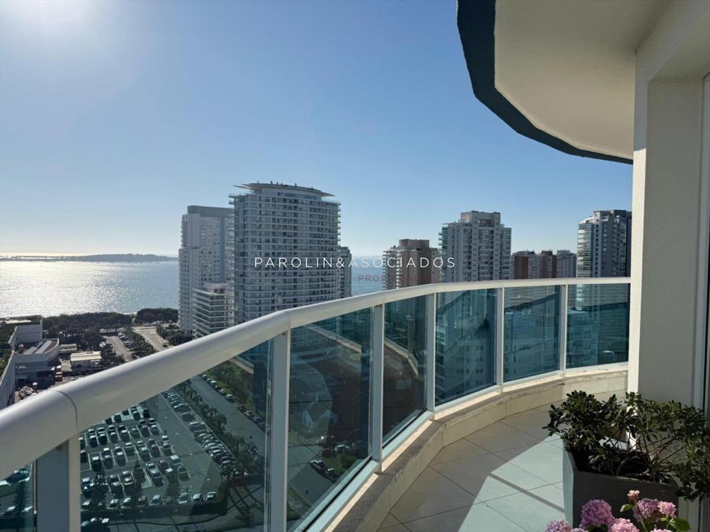 Apartamento en venta de 3 dormitorios mas de en