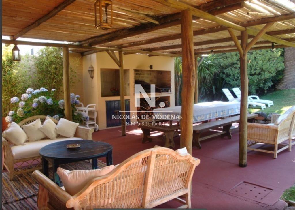 EXCLUSIVA CASA EN VENTA EN PUNTA DEL ESTE.