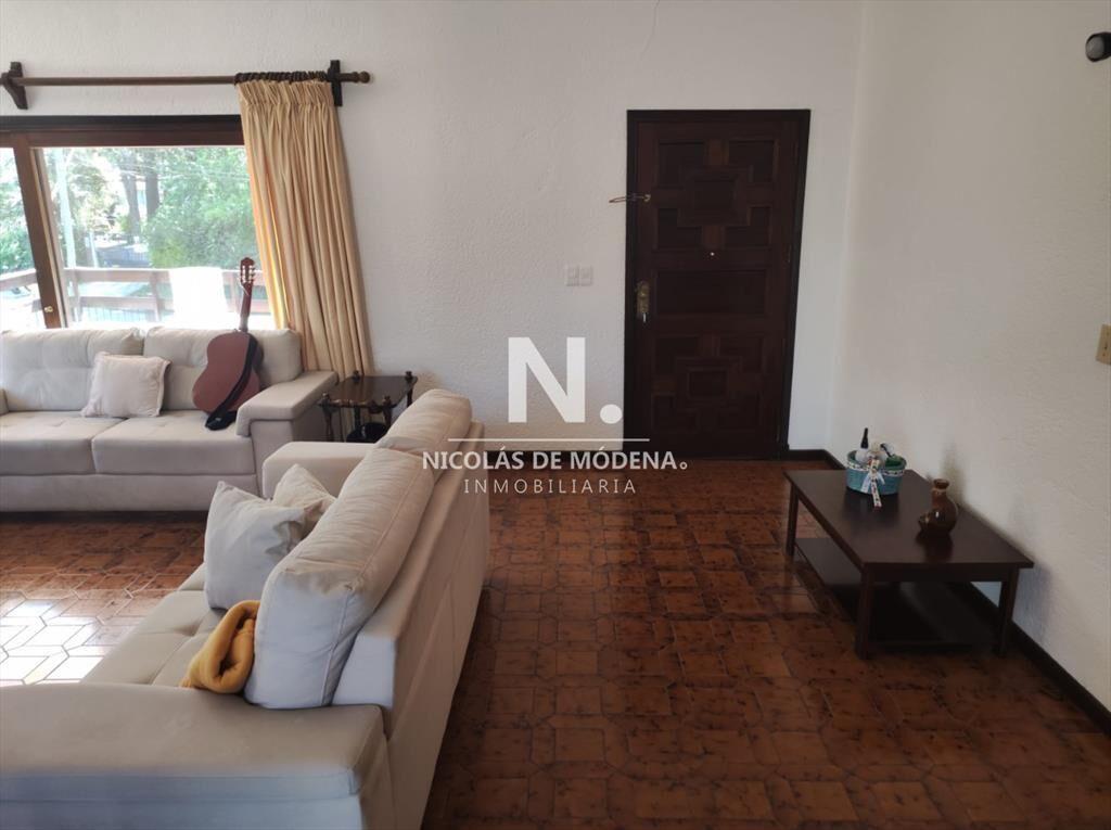 Vende casa de 2 dormitorios en Cantegril Punta