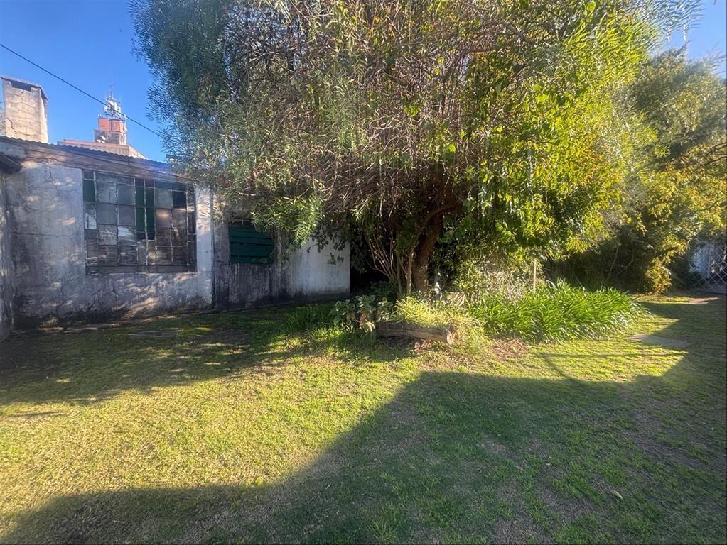 Venta de Casa en Colón, todo a reciclar, sobre Avda. Garzón.