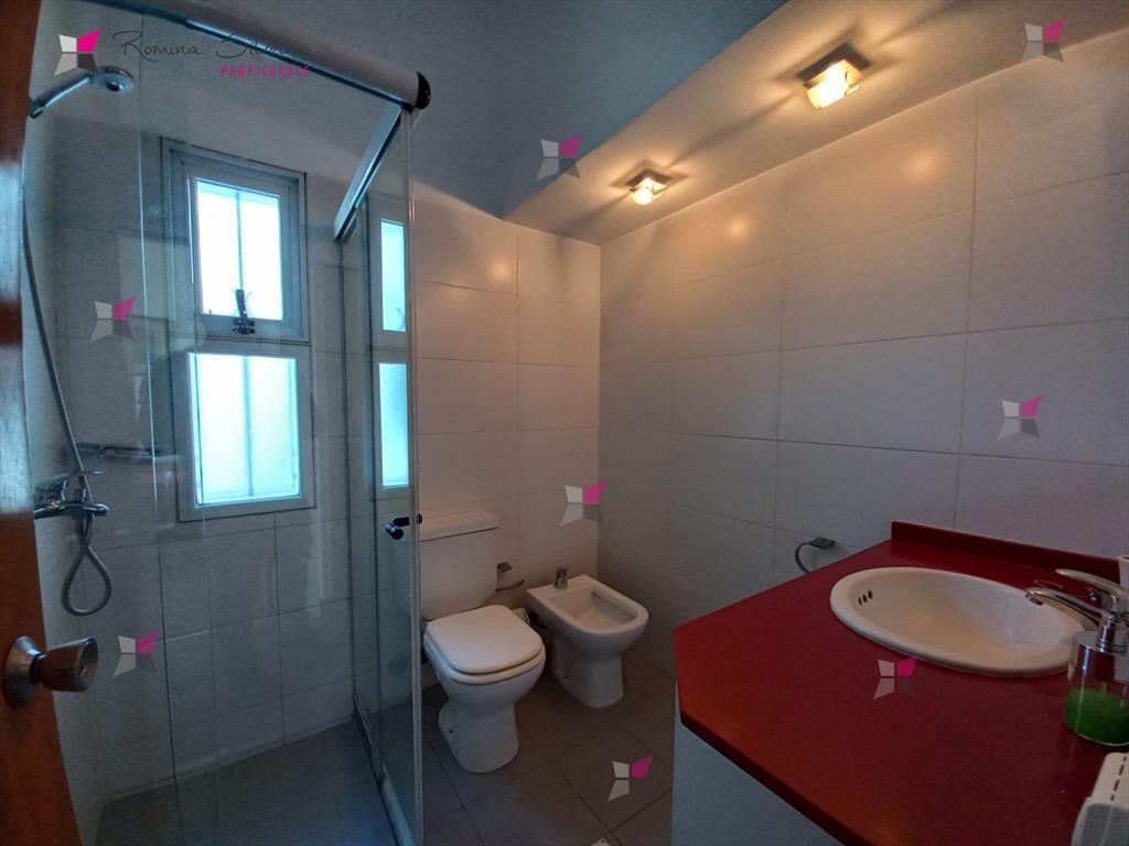 Vende casa de 3 dormitorios totalmente reformada. Con pisci