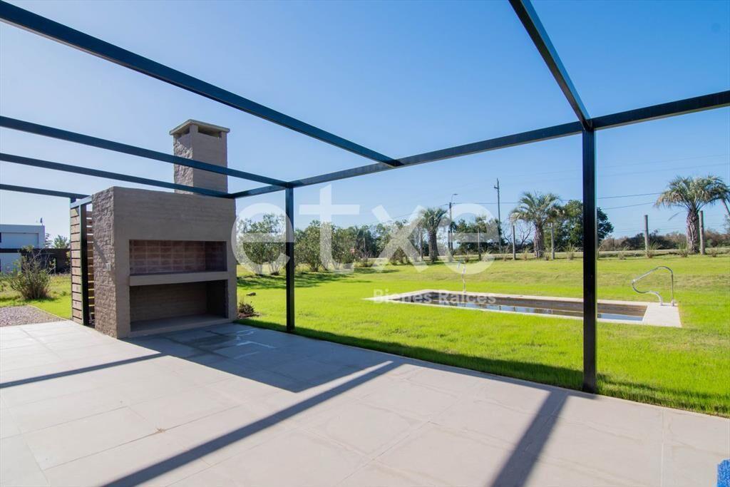 Casa en Venta con Renta en Cumbres de Carrasco...
