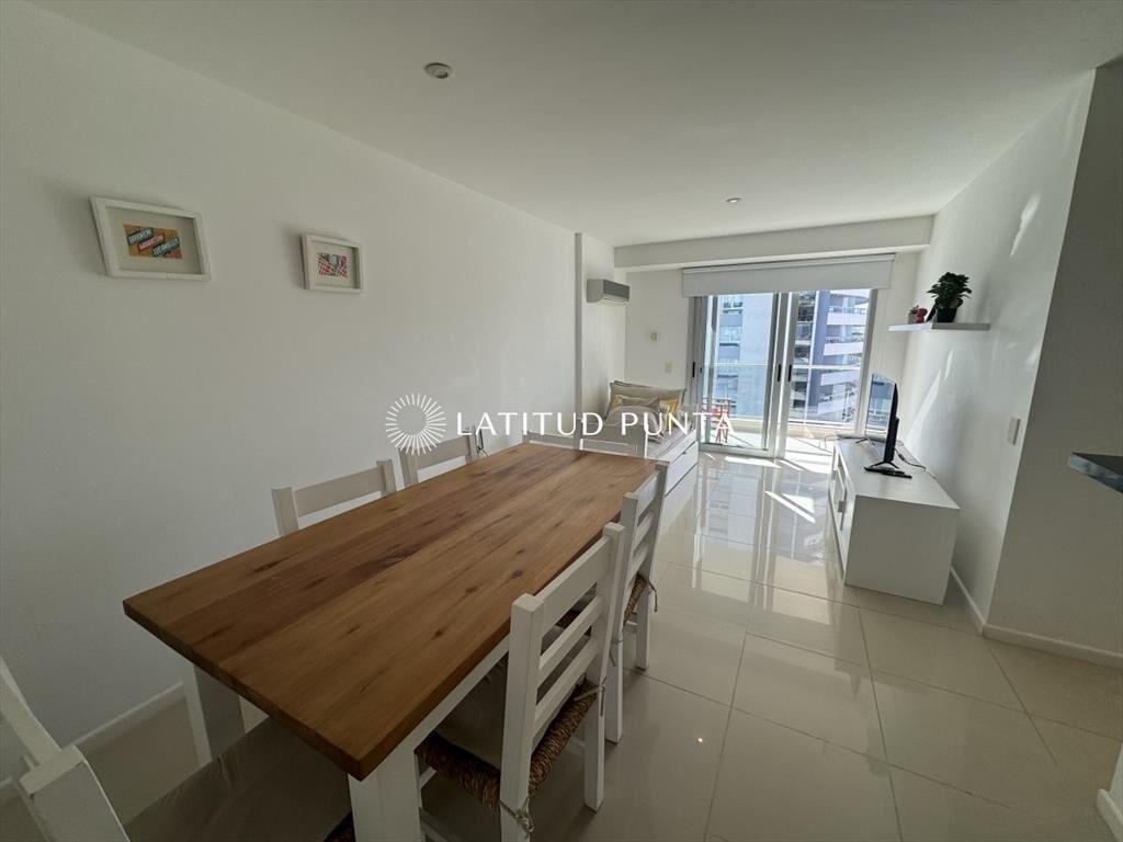 Apartamento de 2 dormitorios 1 baño ubicado en a