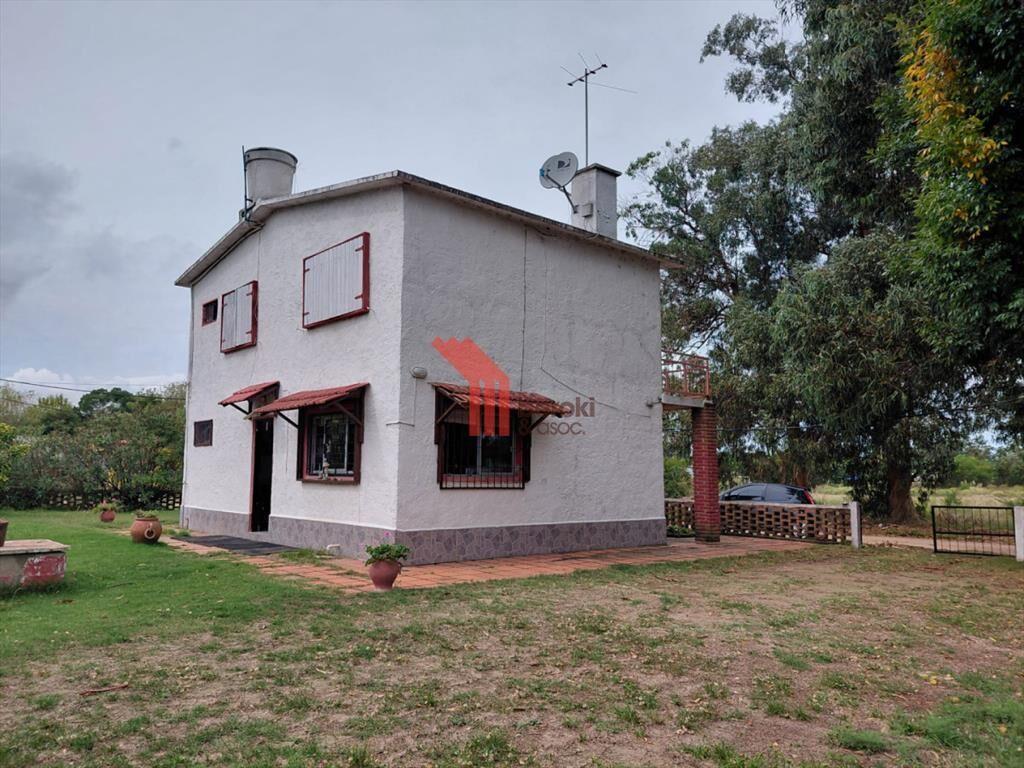 Venta Casa 4 dormitorios, 2 baños, Santa Ana,