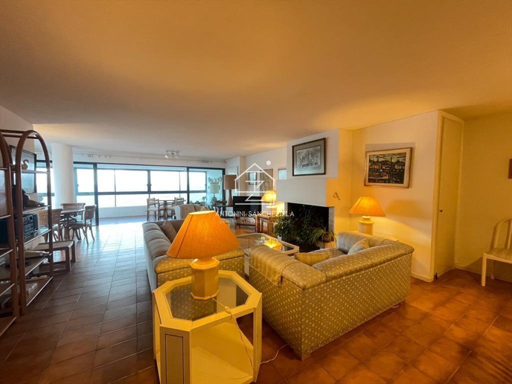 Apartamento en torre de categoría