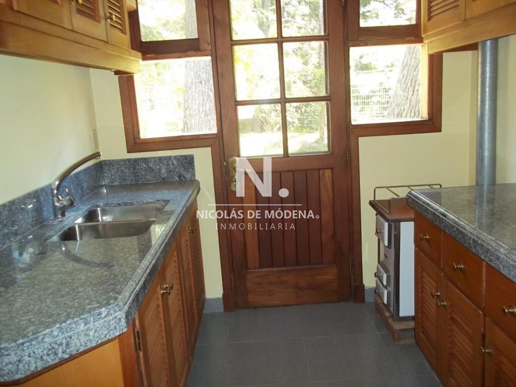 Venta casa en punta del este con 4 dormitorios.