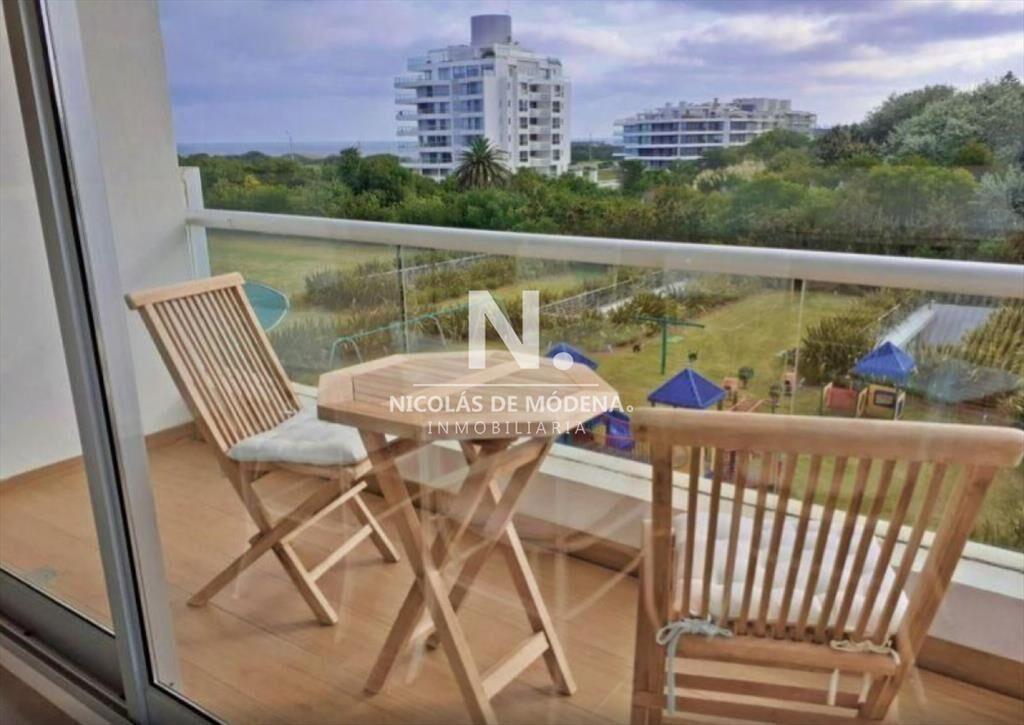 Vende apartamento de 2 dormitorios en Punta del