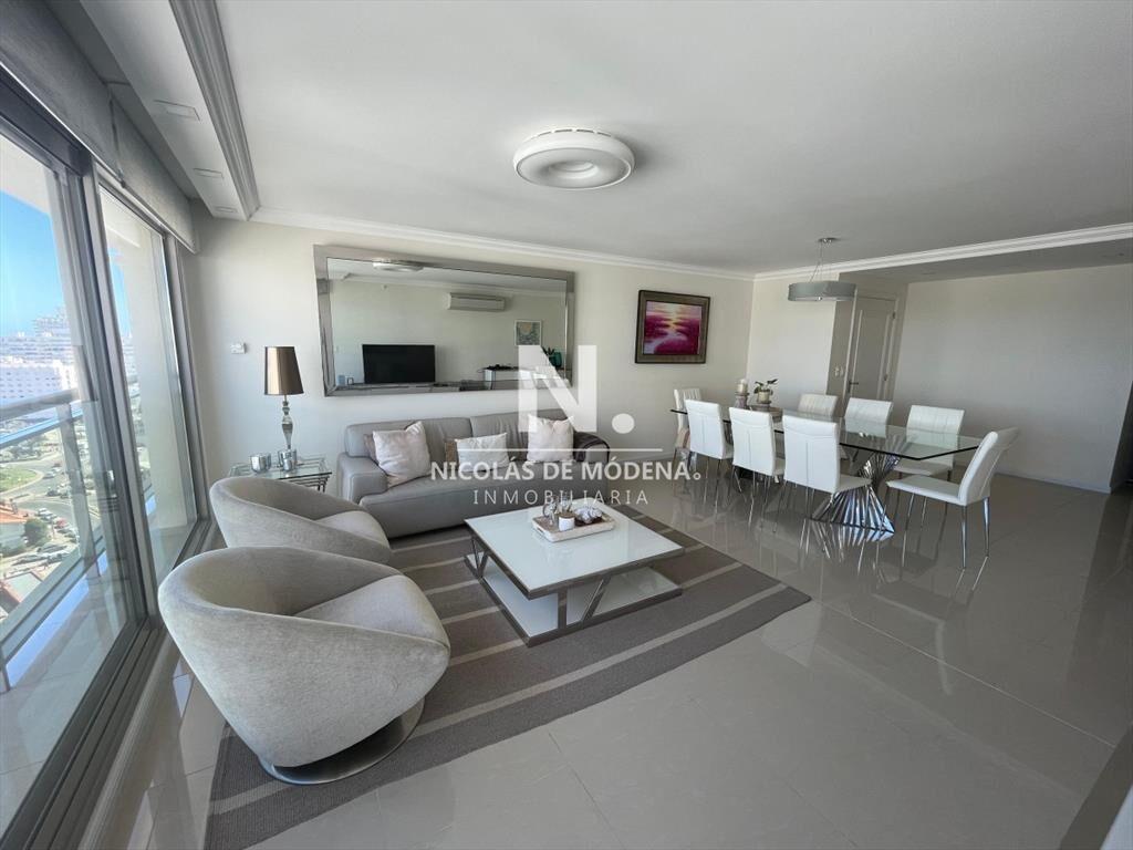 Apartamento de 3 dormitorios en Torre Imperiale -