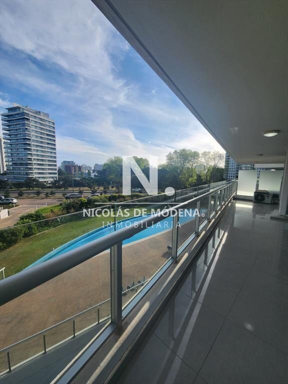 Apartamento de 4 dormitoios en venta, Roosevelt -