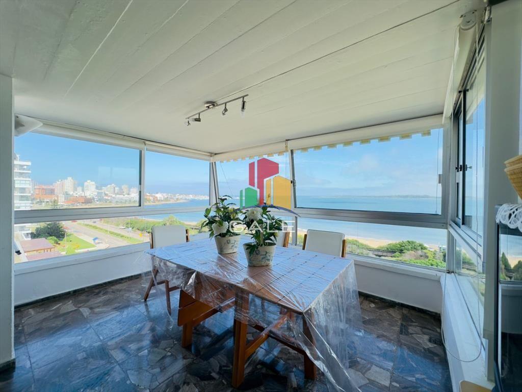 Apartamento reciclado, primera linea playa mansa,