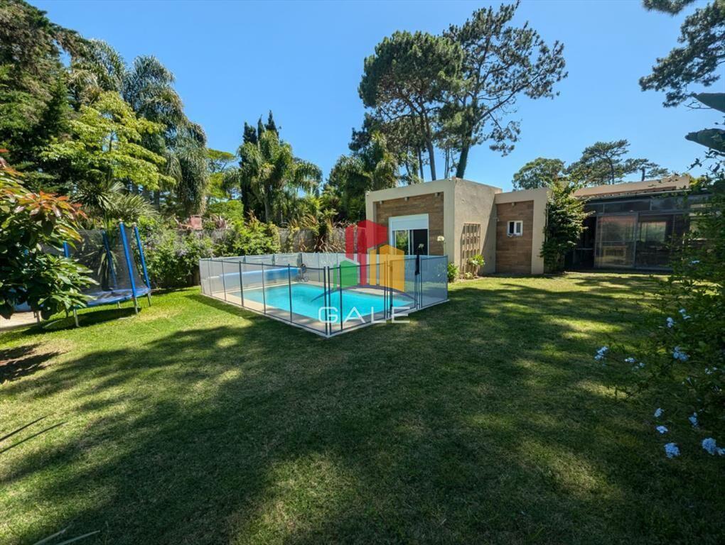 Hermosa casa 3 dormitorios y piscina en Playa Brava