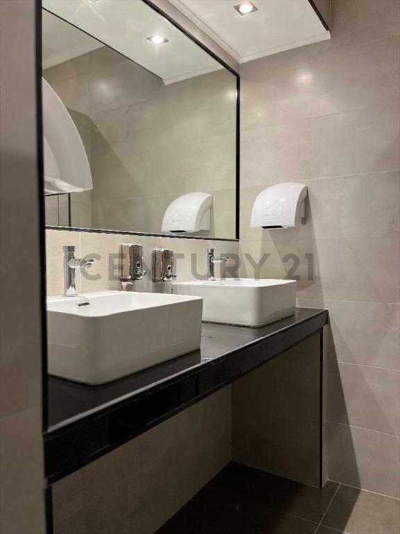 Excepcional Local comercial! 430m2 a estrenar Entrada par...