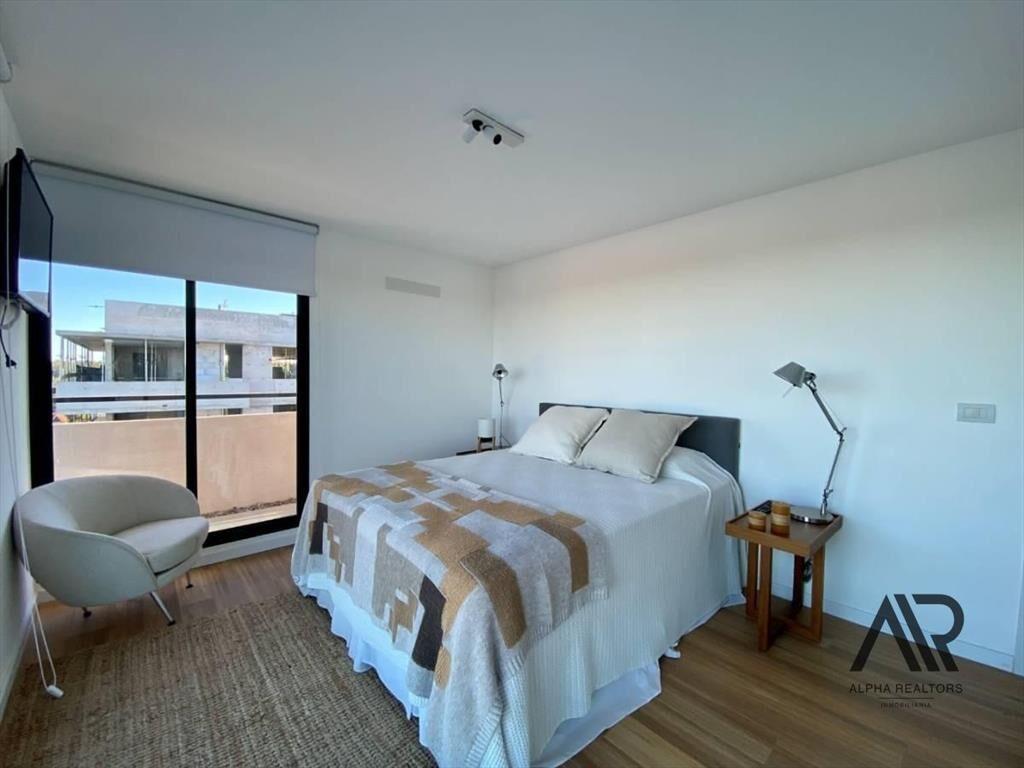 Excelente Apartamento De 2 Dormitorios Con Vistas Al Lag...