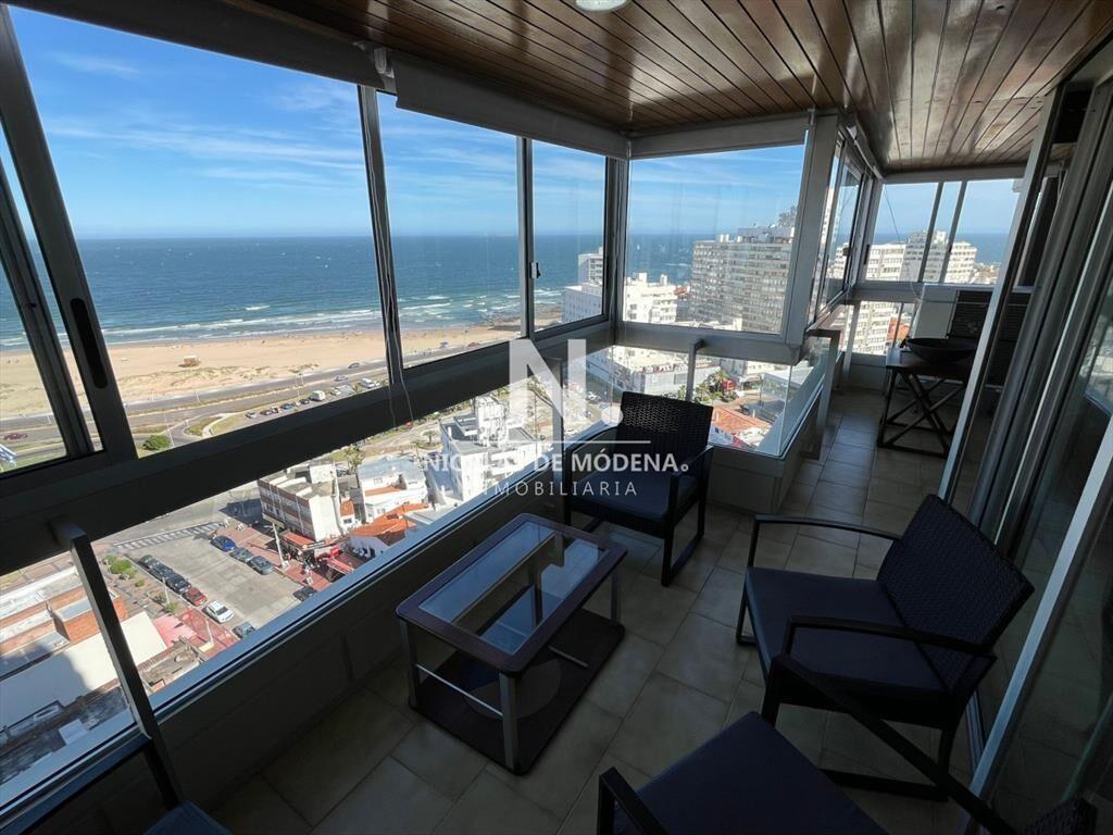 Apartamento en alquiler de 3 dormitorios en Primera Linea d
