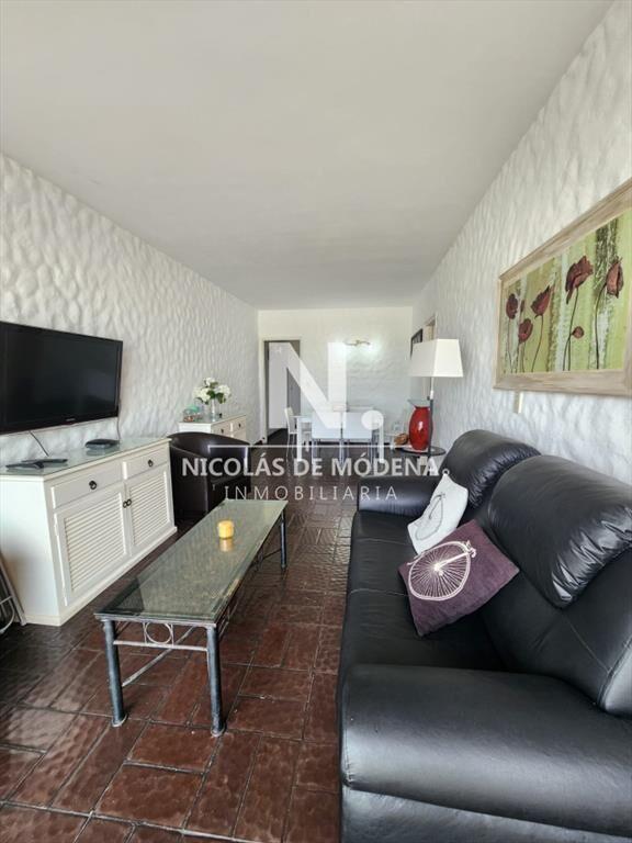 Apartamento de 3 dormitorios frente a la Brava.