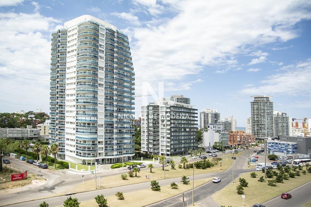 Apartamento de 3 dormitorios a la venta en playa