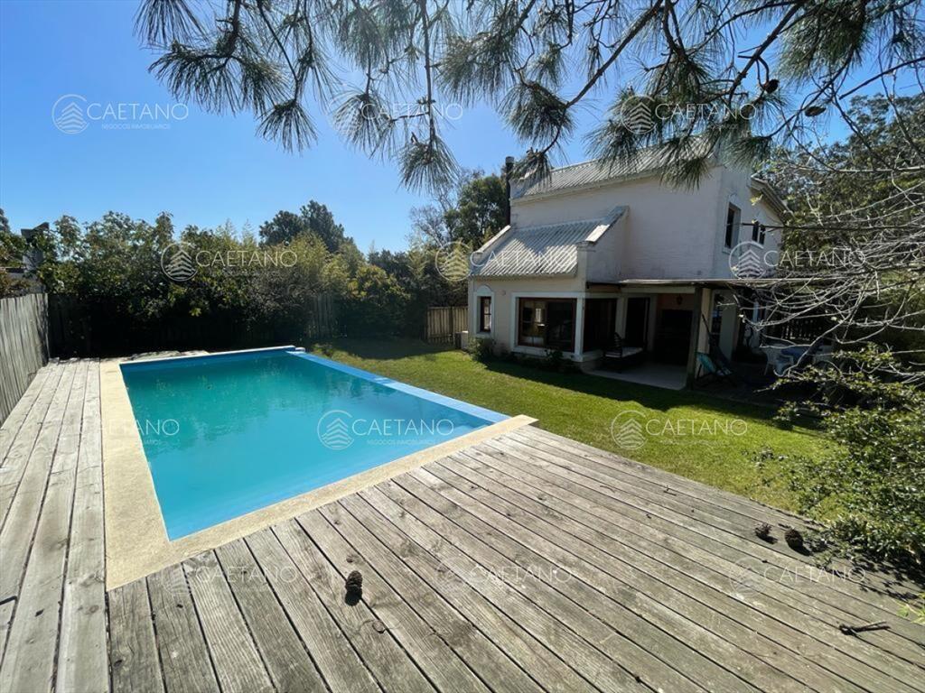 Casa en Alquiler de 4 dormitorios