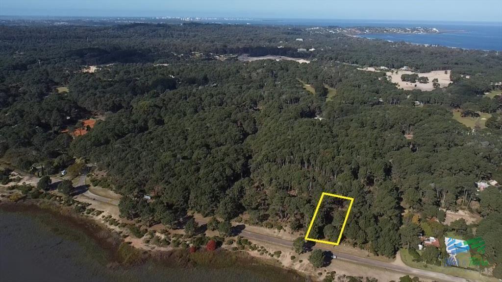 Venta de terreno de mas de 1.700 m2 sobre la del