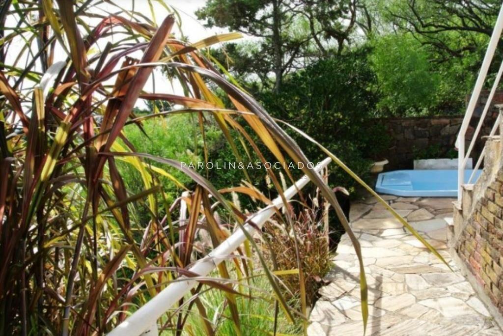Venta de hermosa casa en punta ballena con la