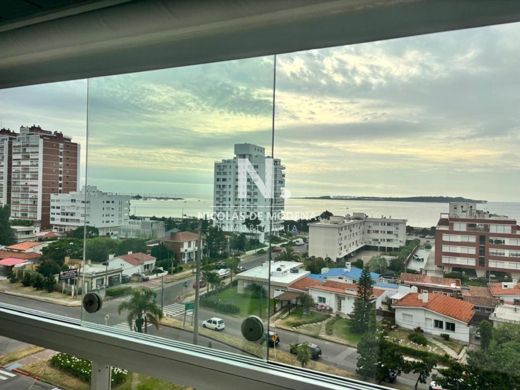 Departamento de 2 dormitorios en venta en Punta