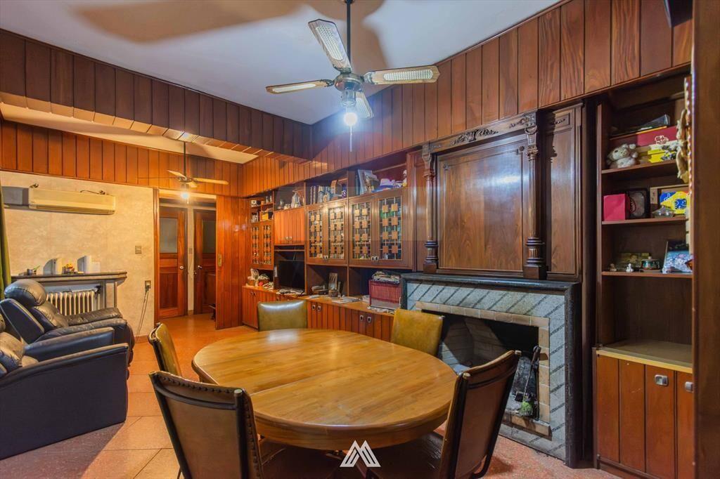 Vende amplia Casa Prado 5 dorm. patios y cochera