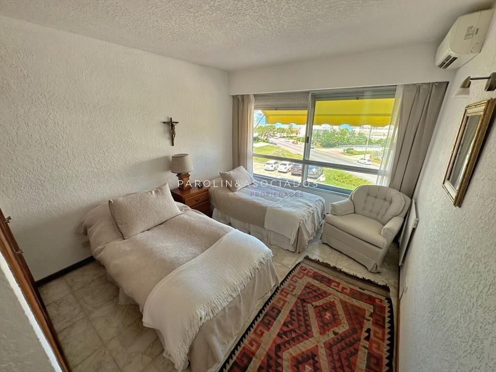 Hermoso apartamento en venta a pasos del mar
