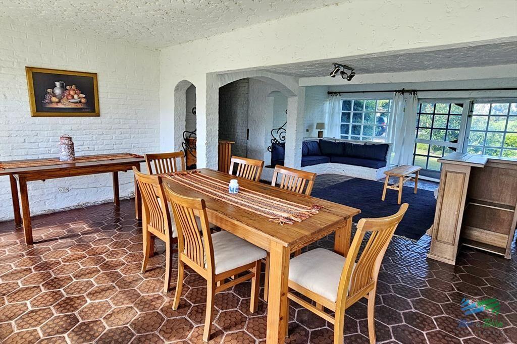 Se alquila casa 5 con piscina, a 1 cuadra de la playa mansa