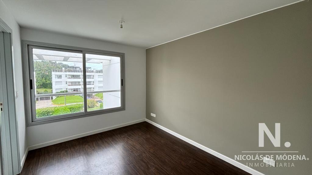 Apartamento a la venta con parrillero propio a estrenar