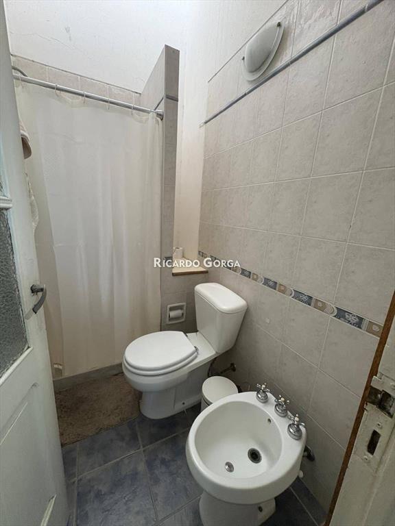 Casa en venta 4 dormitorios, fondo, piscina, cocheras en...