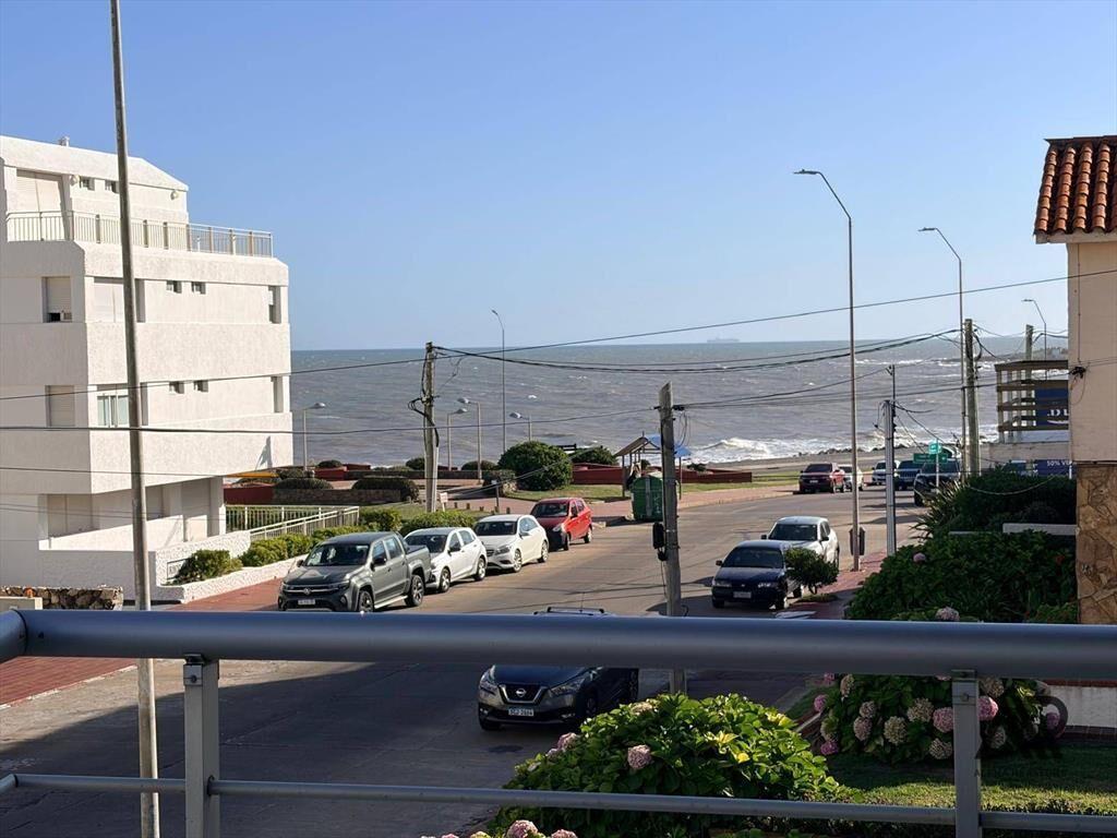 Apto en alquiler 3 dorm c/ cochera en Península vista al mar