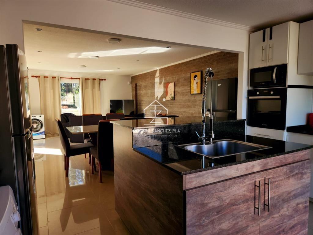 Vende Casa de 3 Dormitorios en Parque Burnett, con espacios