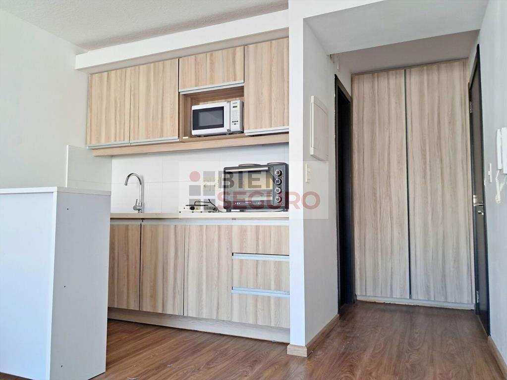 Cómodo monoambiente en alquiler en Pocitos. Apto para vivie