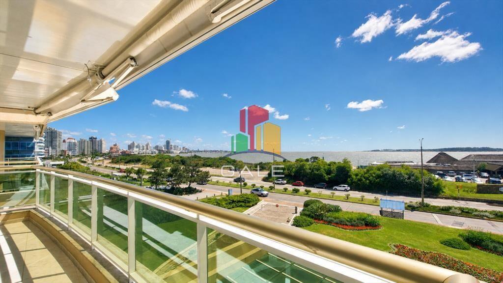 Departamento de 3 dormitorios en venta en Coral