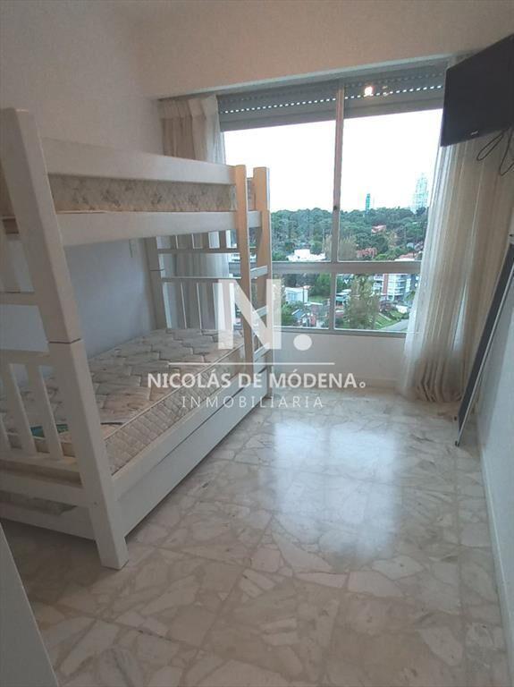 Apartamento de 3 dormitorios frente al mar en , ,