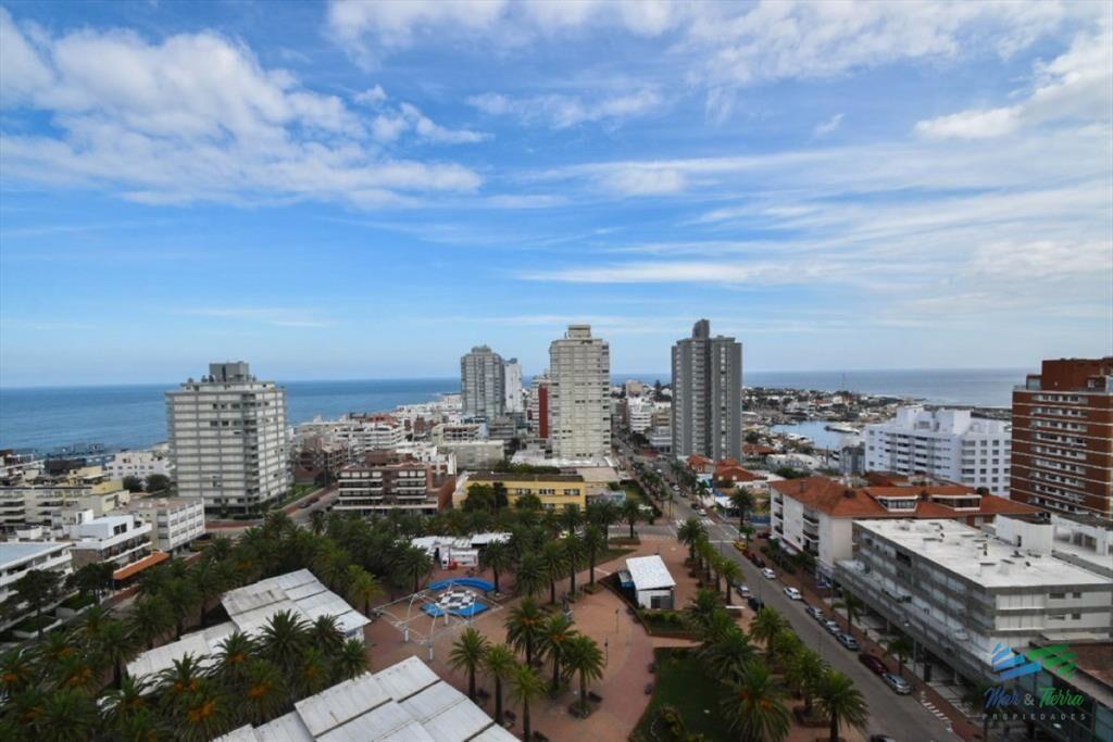 Apartamento de 3 dormitorios con vista al mar del