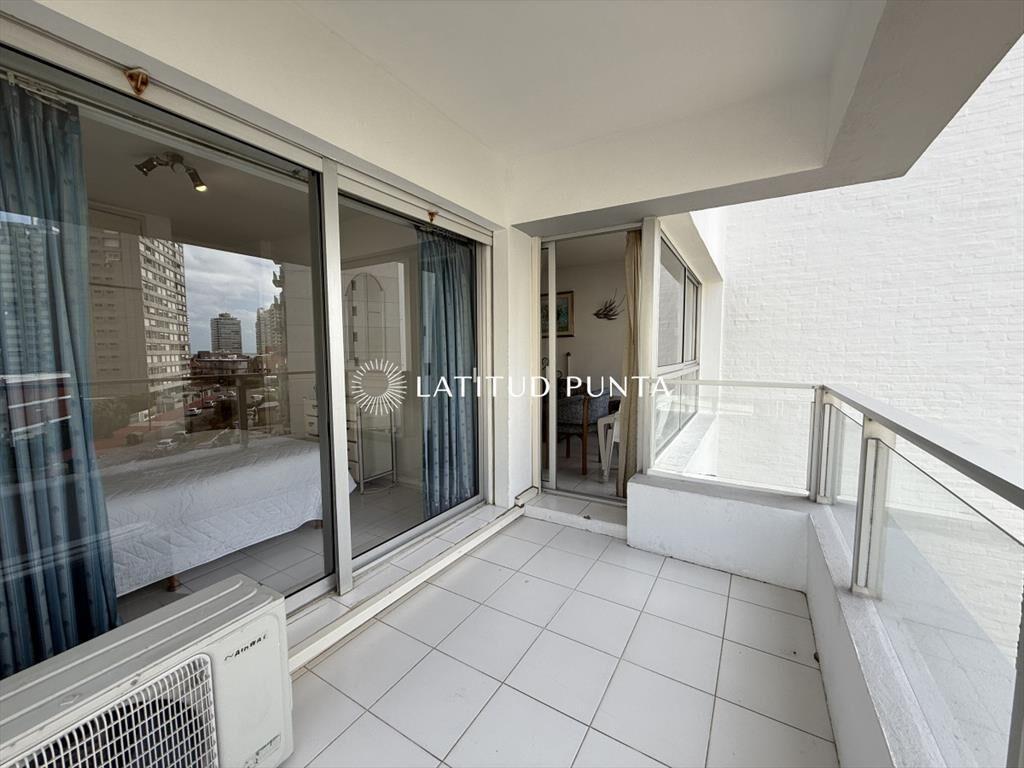 Apartamento de 1 dormitorio y medio en Brava