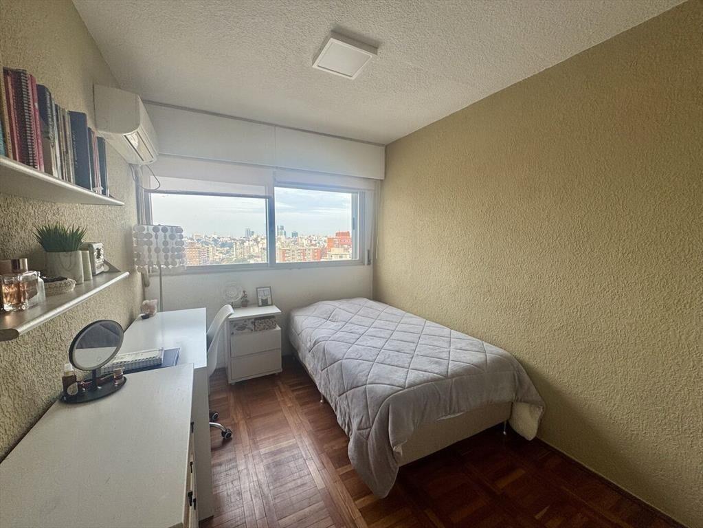 DUPLEX, PISO ALTO, EXCELENTE UBICACION.