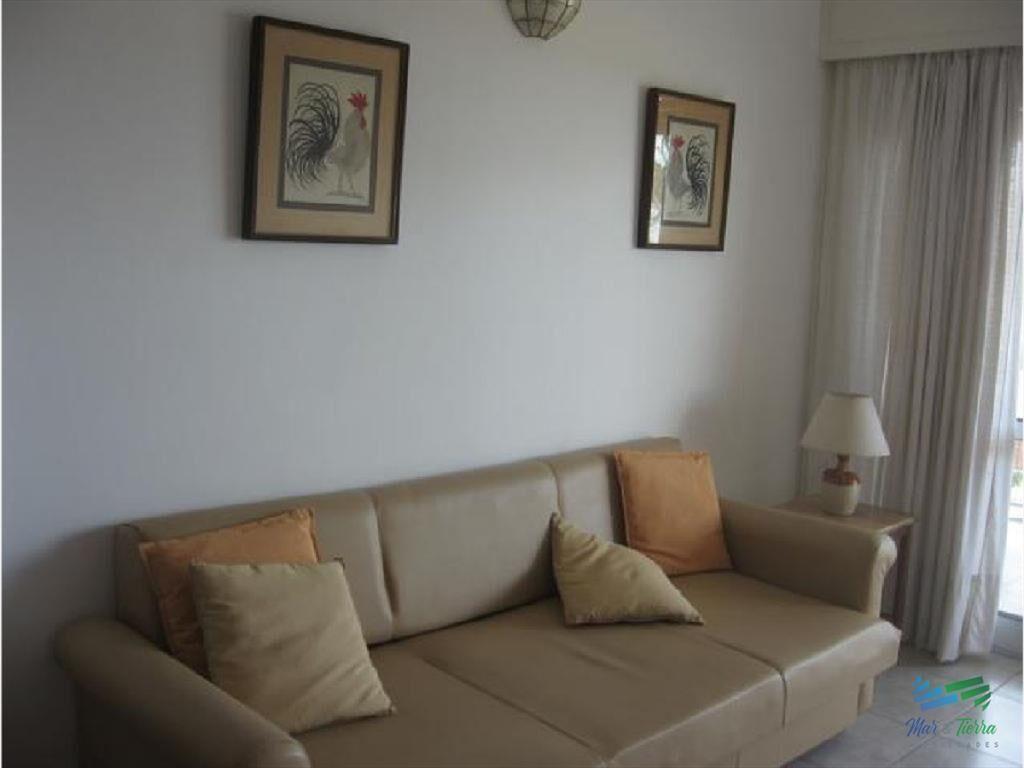 Apartamento en alquiler en Punta del Este, frente