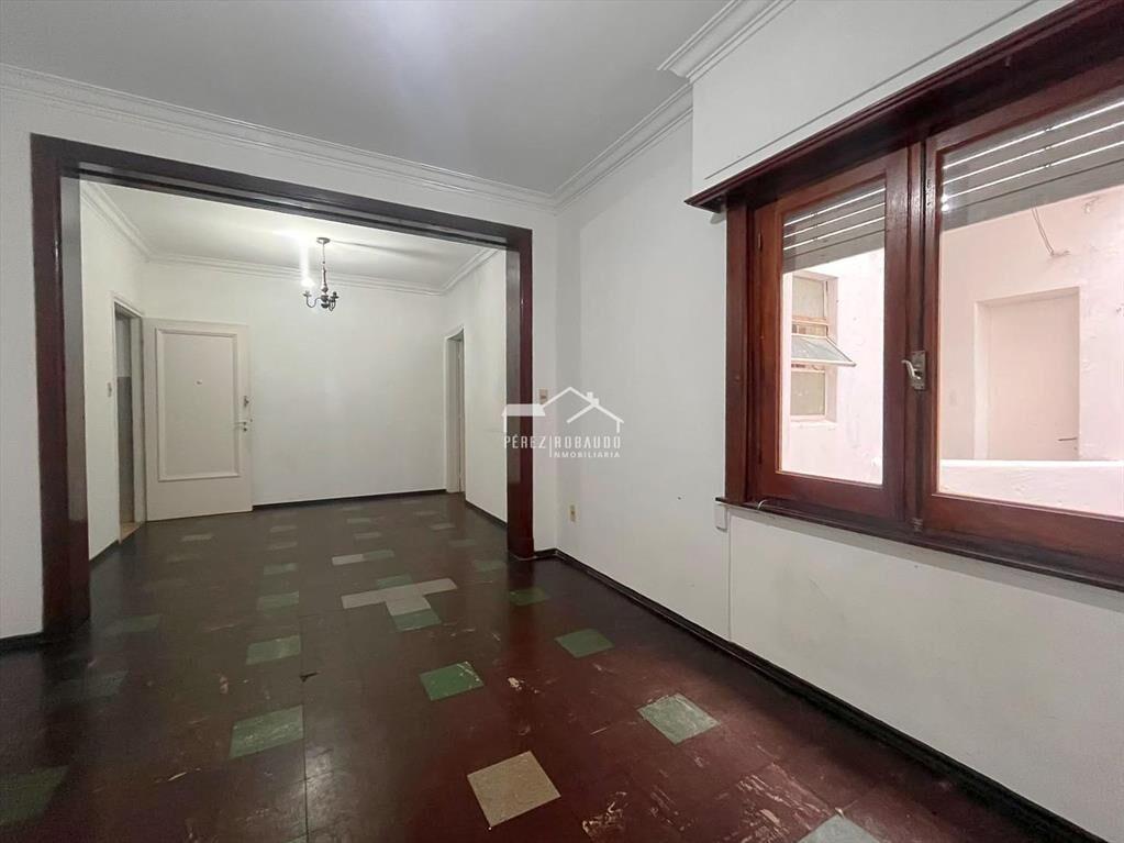 Venta apartamento 3 dormitorios al frente. Tres Cruces