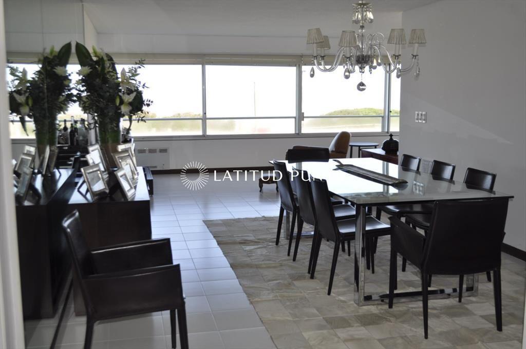 Apartamento frente al Océano, 3 dormitorios más