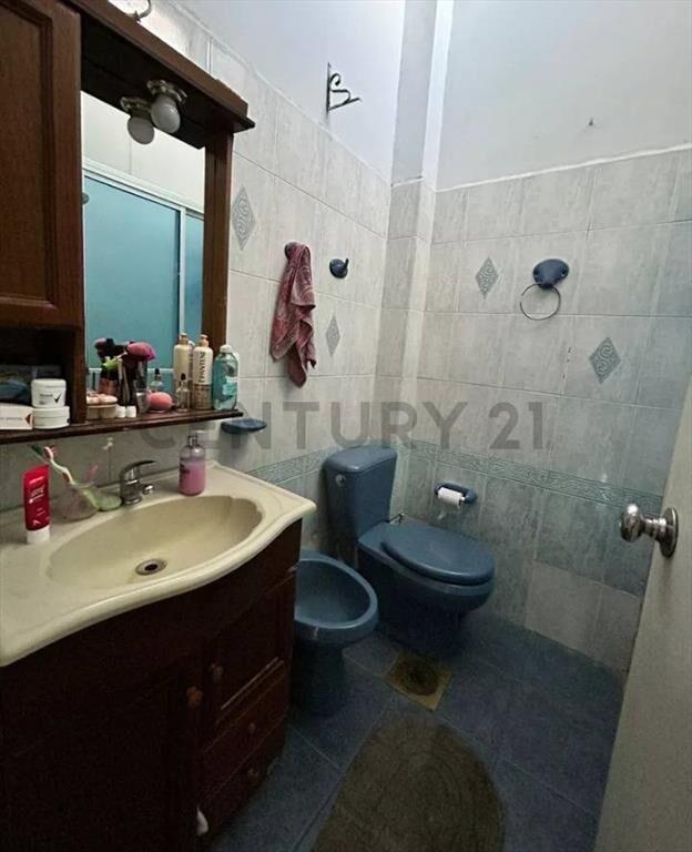 VENTA DUPLEX,3 DORMITORIOS,PATIO,PARRILLERO,COCHERA-LA PAZ.