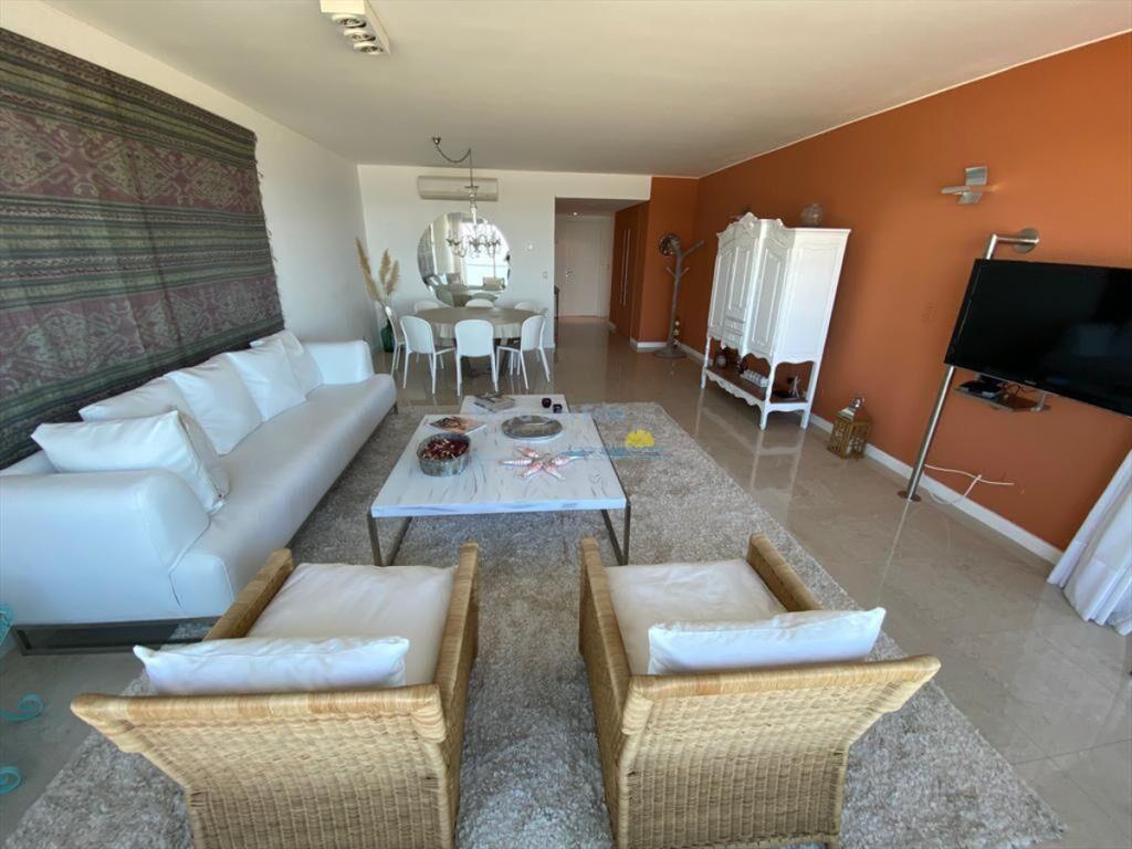 Apartamento de 2 Dormitorios en Torre Le Parc , ,