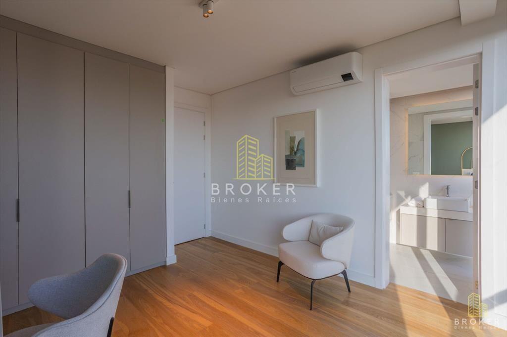 Apartamento en Rambla de Carrasco 4 dormitorios 5