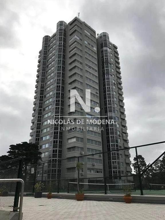 Departamento de 3 dormitorios en venta en Punta