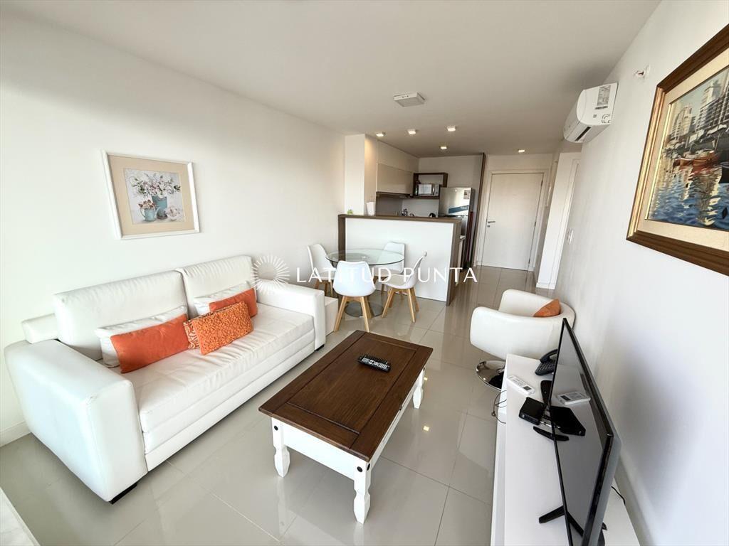 Brava, piso alto de 1 dormitorio y medio