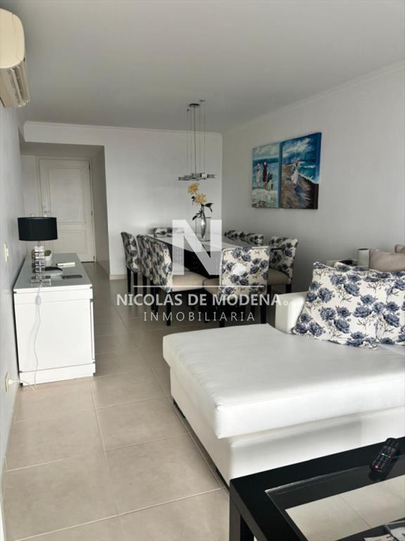 Departamento de 2 dormitorios en venta en Punta
